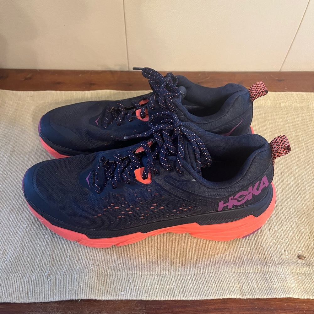 Hoka One One Challenger ATR 6 Women’s US size 9